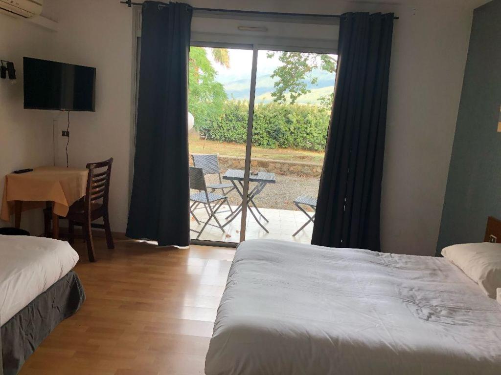 Hotel La Garenne Tresserre Buitenkant foto