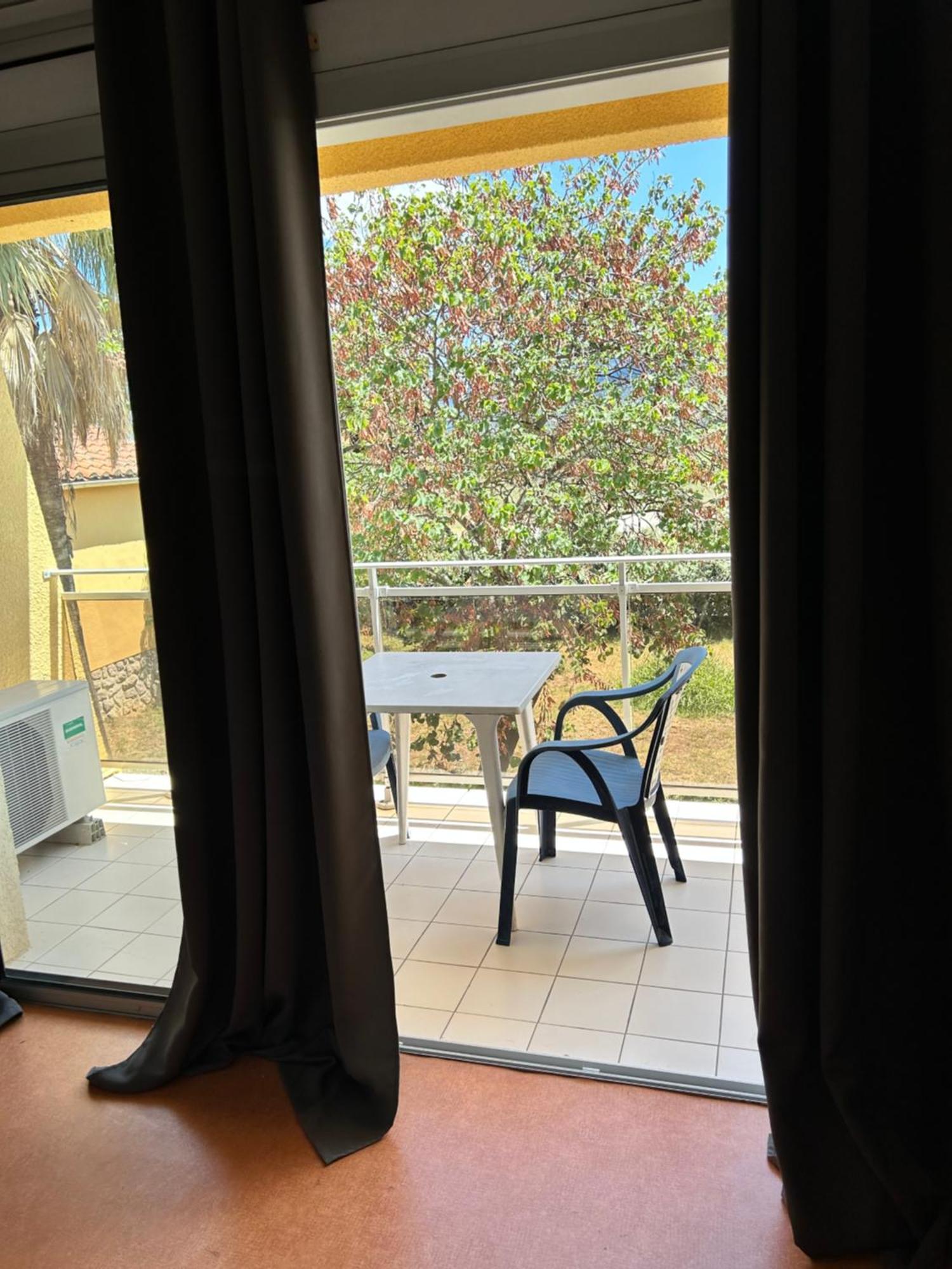 Hotel La Garenne Tresserre Buitenkant foto